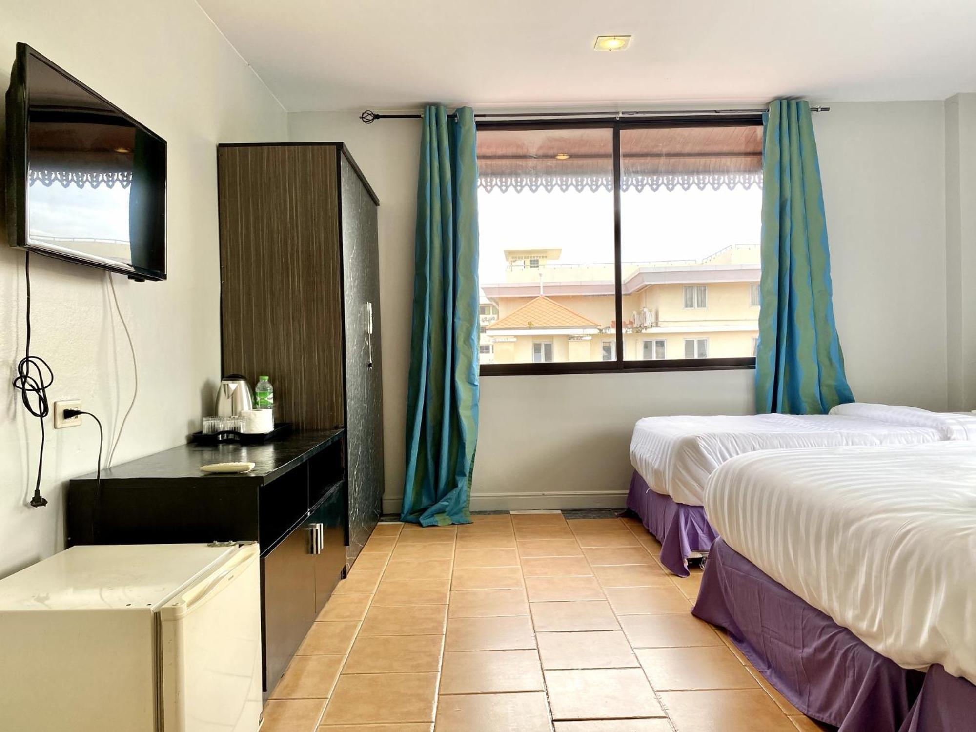 Beachwalk Minotel Patong Exterior foto
