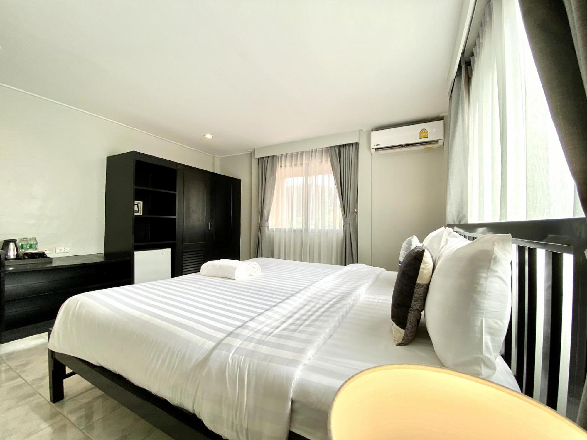 Beachwalk Minotel Patong Exterior foto