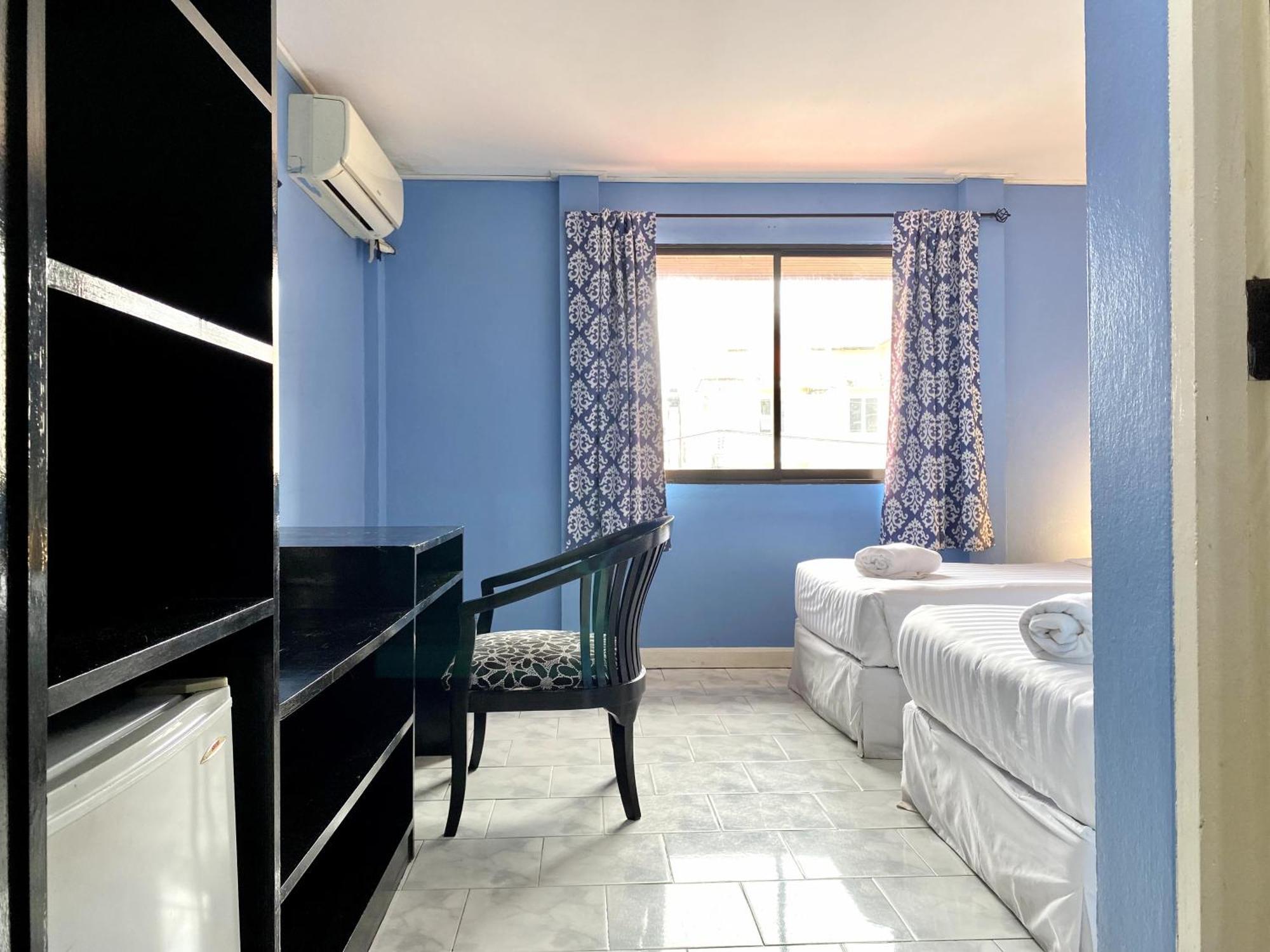Beachwalk Minotel Patong Exterior foto